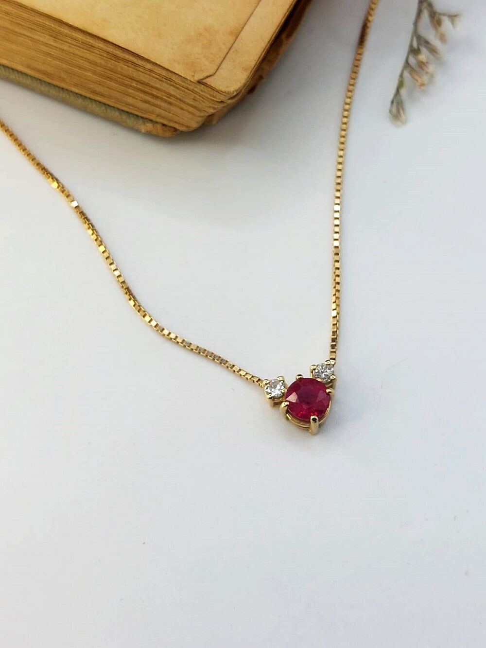 Collana Oro Giallo diamanti e rubino