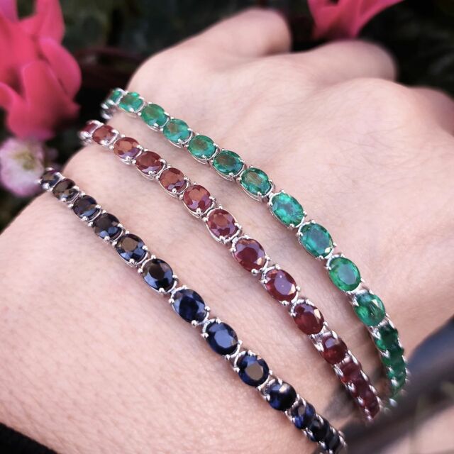 Bracciali tennis in oro bianco 18kt zaffiri, rubini e smeraldi naturali 

Per informazioni scriveteci in privato o direttamente tramite WhatsApp al numero 331 1696276 

#gioielleria #gioiellitaliani #Italia #smeraldo #rubino #zaffiro #oro18kt #altagioielleria
